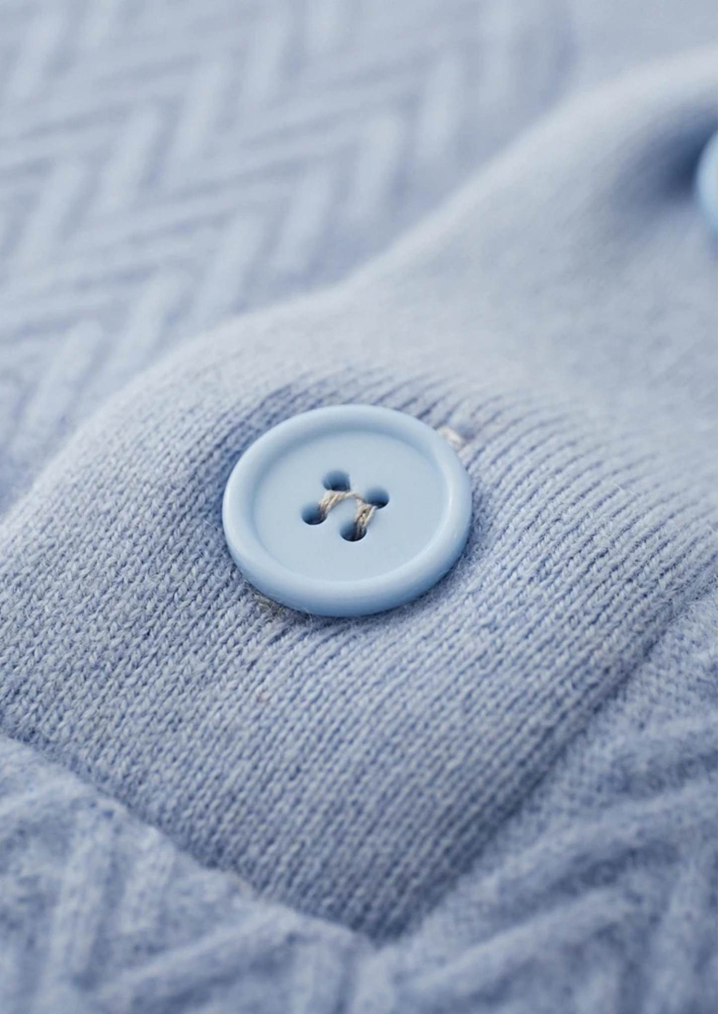 CASHMERE ZIGZAG BUTTON SWEATER