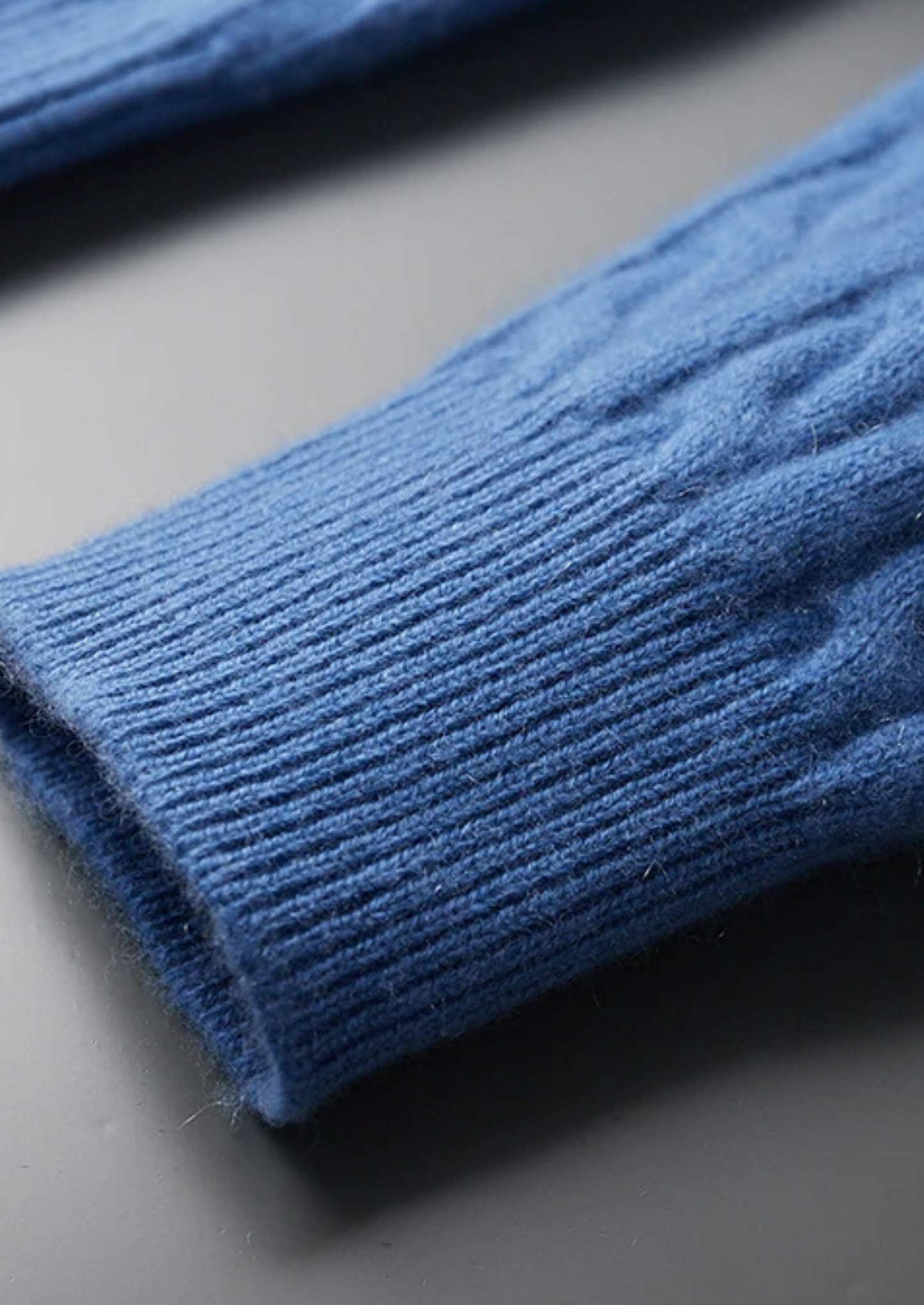 CASHMERE CABLE KNIT ZIPPER HOODIE