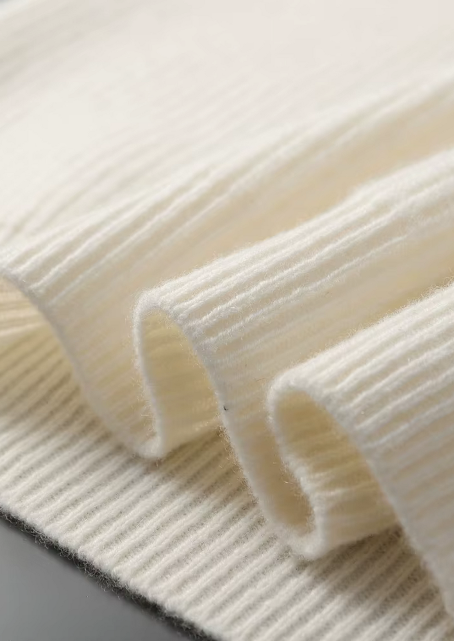 CASHMERE RIBBED V-NECK SWEATER