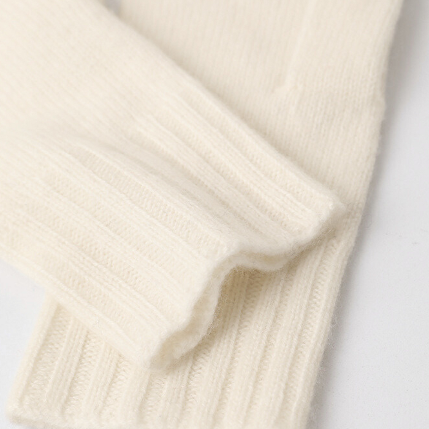 CASHMERE WINTERTIME ESSENTIALS