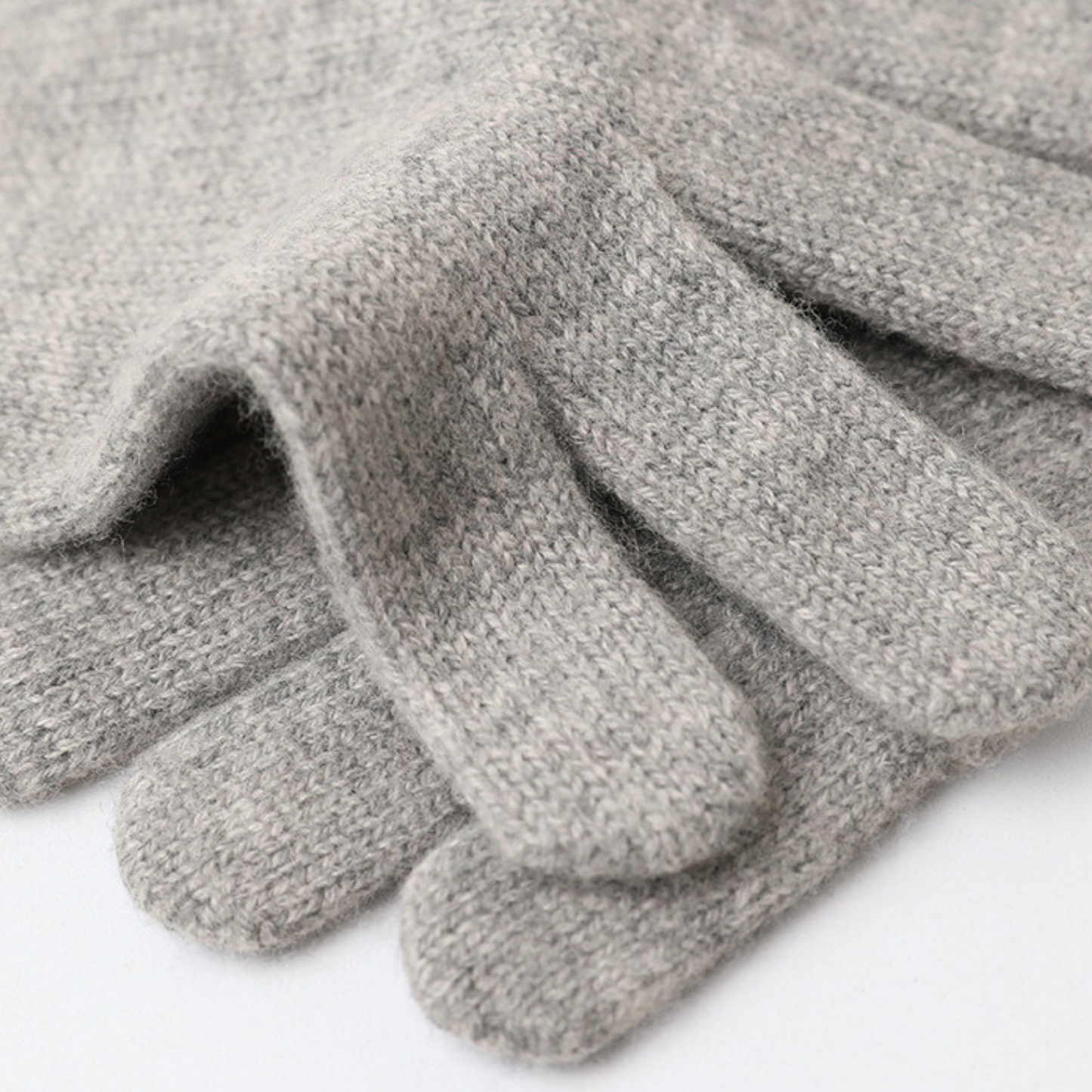CASHMERE WINTERTIME ESSENTIALS