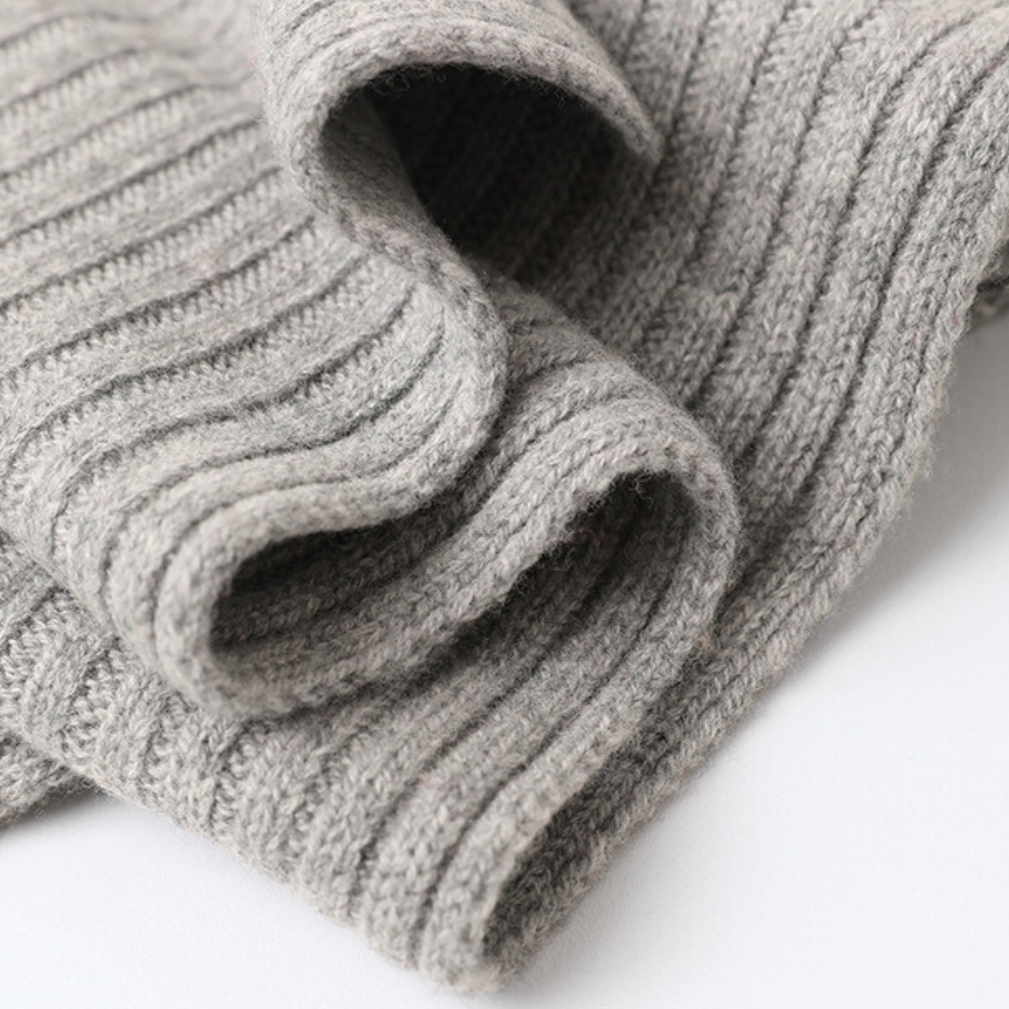 CASHMERE WINTERTIME ESSENTIALS